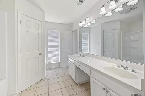 Bath - 13973 Guy St, Walker, LA 70785 photo 3 of 3
