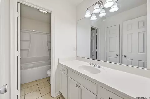 Bath - 13973 Guy St, Walker, LA 70785 photo 1 of 3