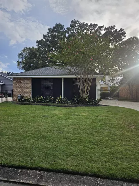 1412 W Fairview Dr, Baton Rouge, LA 70816