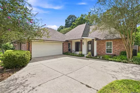 713 Highland Knoll Ct, Baton Rouge, LA 70810