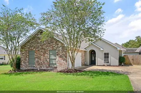17851 Lake Azalea Dr, Baton Rouge, LA 70817