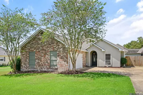 17851 Lake Azalea Dr, Baton Rouge, LA 70817