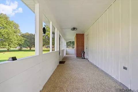 Exterior - 7944 Comite Acres Dr, Baker, LA 70714 photo 6 of 12