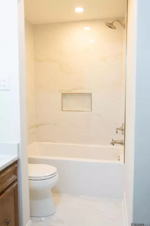 Bath - 11651 Gurney Rd, Baker, LA 70714 photo 1 of 4