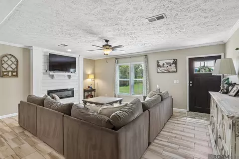 Living - 7380 La Hwy 10, Ethel, LA 70730 photo 3 of 4