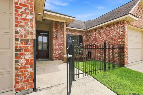 26690 Palmetto Lake Ct W, Denham Springs, LA 70726