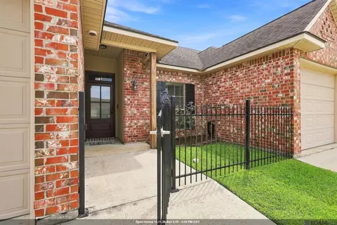 26690 Palmetto Lake Ct W, Denham Springs, LA 70726