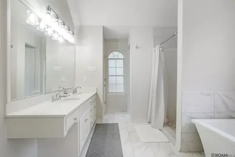 Bath - 31535 River Pines Dr, Springfield, LA 70462 photo 1 of 2