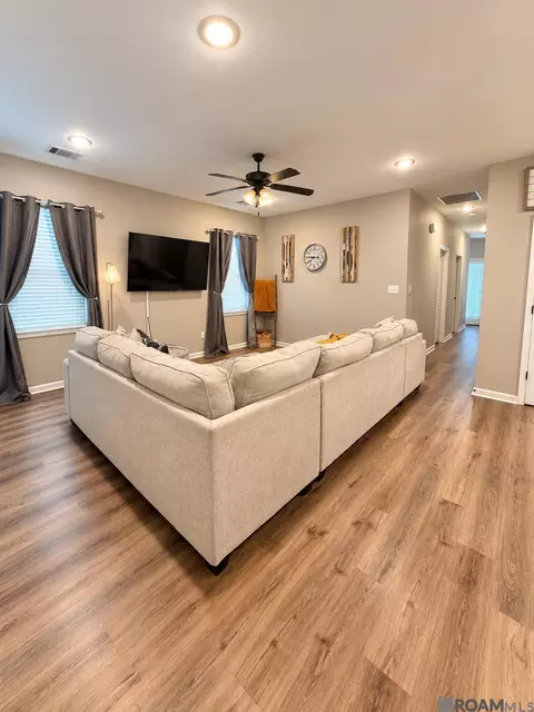 Living - 183 River Mill Dr, Brusly, LA 70719 photo 3 of 3