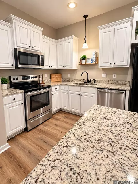 Kitchen - 183 River Mill Dr, Brusly, LA 70719 photo 2 of 2