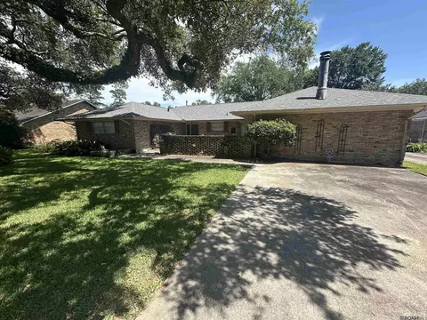 5920 Hibiscus Dr, Baton Rouge, LA 70808
