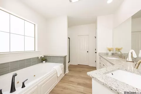 Bath - 13348 Williamsburg Ave, Walker, LA 70785 photo 2 of 8