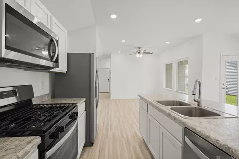 1206 E Saint Charles St, Gonzales, LA 70737