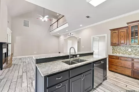 Kitchen - 33798 Cane Market Rd, Walker, LA 70785 photo 3 of 4