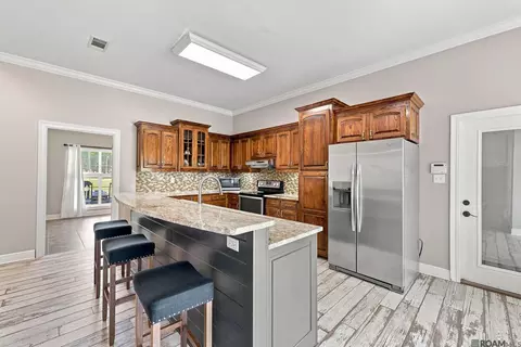 Kitchen - 33798 Cane Market Rd, Walker, LA 70785 photo 2 of 4