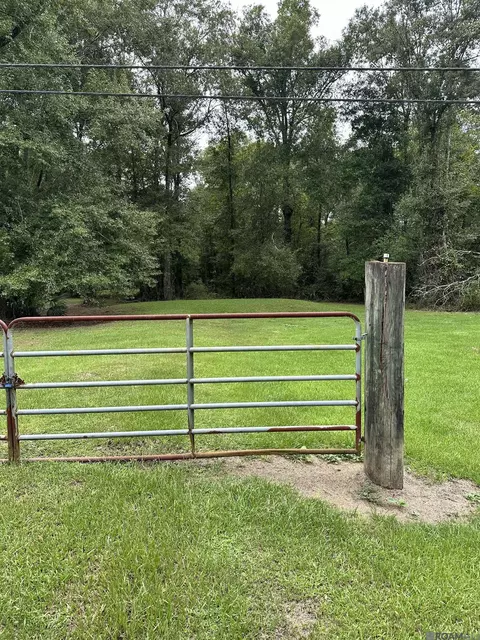 25899 Satsuma Rd, Livingston, LA 70754