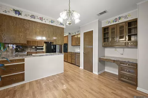 Kitchen - 35013 J W Hall Rd, Walker, LA 70785 photo 2 of 4