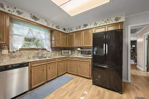 Kitchen - 35013 J W Hall Rd, Walker, LA 70785 photo 4 of 4