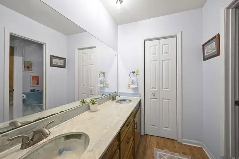 Bath - 35013 J W Hall Rd, Walker, LA 70785 photo 2 of 5