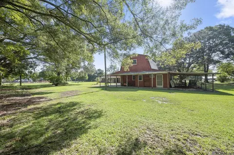 Exterior - 35013 J W Hall Rd, Walker, LA 70785 photo 7 of 9