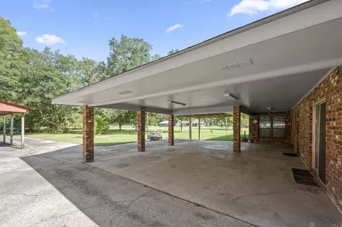 Exterior - 35013 J W Hall Rd, Walker, LA 70785 photo 3 of 9