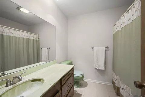 Bath - 35013 J W Hall Rd, Walker, LA 70785 photo 1 of 5