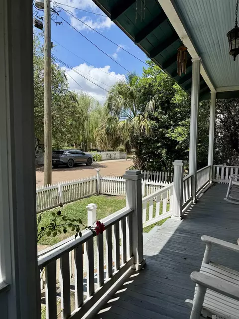 Exterior - 503 Madison St, Natchez, MS 39120 photo 2 of 8