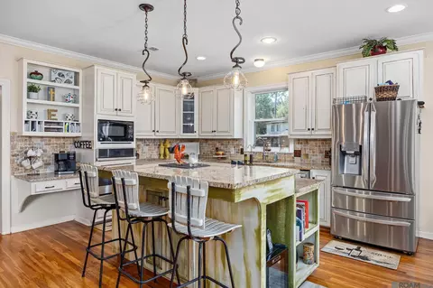 Kitchen - 31792 River Pines Dr, Springfield, LA 70462 photo 1 of 4