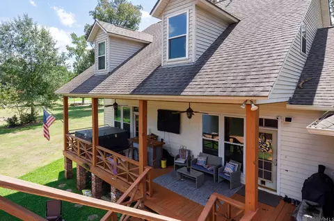 Exterior - 31792 River Pines Dr, Springfield, LA 70462 photo 5 of 16