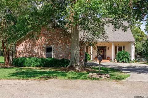 Exterior - 31792 River Pines Dr, Springfield, LA 70462 photo 2 of 16