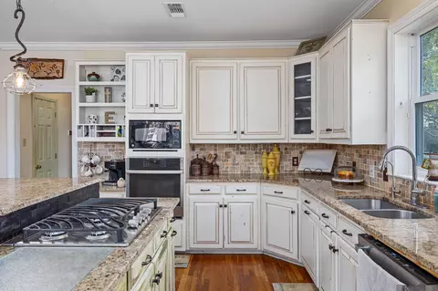 Kitchen - 31792 River Pines Dr, Springfield, LA 70462 photo 4 of 4