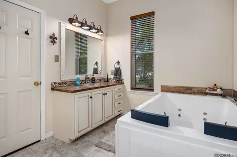Bath - 31792 River Pines Dr, Springfield, LA 70462 photo 2 of 5