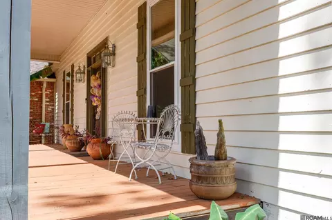 Exterior - 31792 River Pines Dr, Springfield, LA 70462 photo 4 of 16