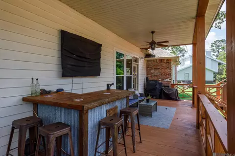 Exterior - 31792 River Pines Dr, Springfield, LA 70462 photo 8 of 16