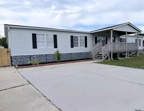 39036 Holly Hill Dr, Gonzales, LA 70737