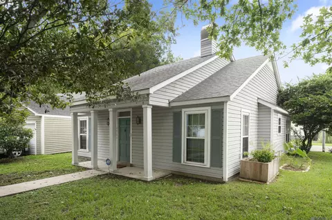 9261 Fox Run Dr, Baton Rouge, LA 70808
