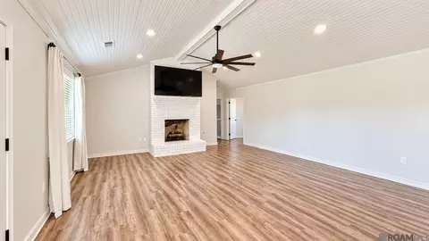 Living - 7284 Island Rd, Jarreau, LA 70749 photo 1 of 5
