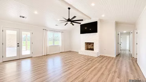 Living - 7284 Island Rd, Jarreau, LA 70749 photo 5 of 5