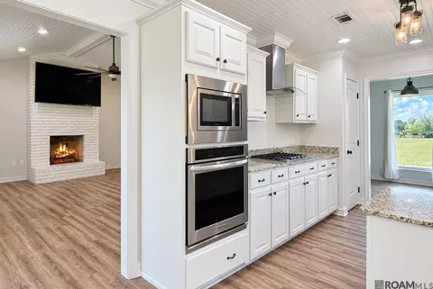 Kitchen - 7284 Island Rd, Jarreau, LA 70749 photo 1 of 3