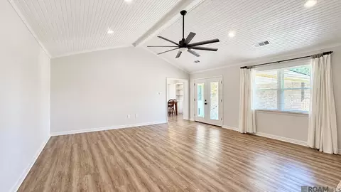 Living - 7284 Island Rd, Jarreau, LA 70749 photo 3 of 5