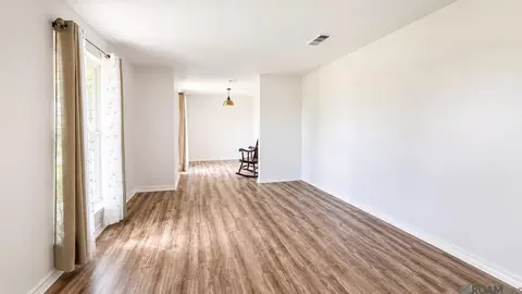Living - 7284 Island Rd, Jarreau, LA 70749 photo 2 of 5