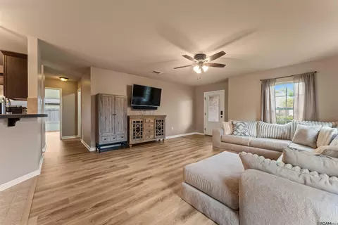 Living - 42248 Broadwalk Ave, Hammond, LA 70403 photo 3 of 3