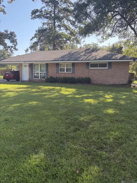 2210 S Woodcrest St, Denham Springs, LA 70726