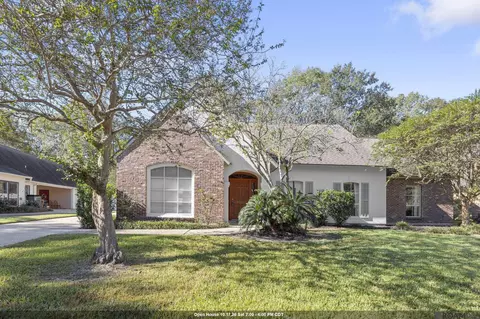 5802 Lake Shadow Dr, Baton Rouge, LA 70817