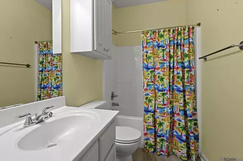 Bath - 12703 Landon Dr, Walker, LA 70785 photo 4 of 4