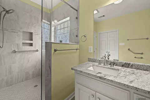 Bath - 12703 Landon Dr, Walker, LA 70785 photo 2 of 4