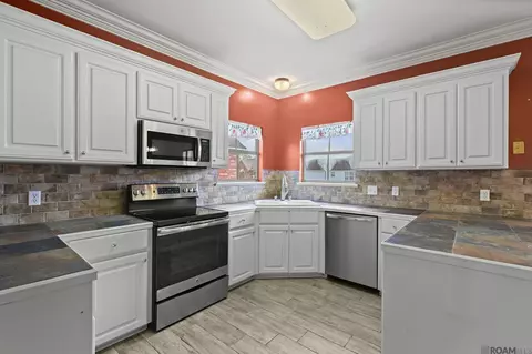 Kitchen - 12703 Landon Dr, Walker, LA 70785 photo 2 of 2