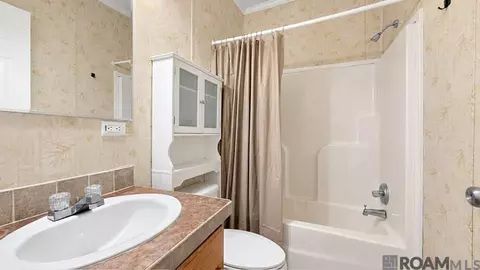 Bath - 13446 Brannon St, Walker, LA 70785 photo 1 of 2