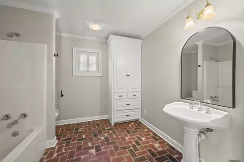 Bath - 32787 Duff Rd, Walker, LA 70785 photo 4 of 6