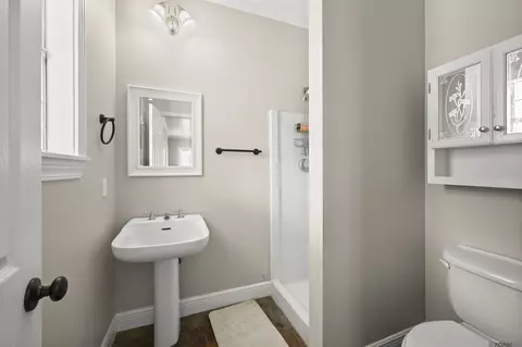 Bath - 32787 Duff Rd, Walker, LA 70785 photo 5 of 6